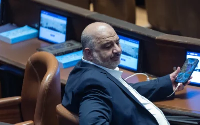 Le député Mansour Abbas à la Knesset le 19 novembre 2025. (Crédit : Yonatan Sindel/Flash90)
