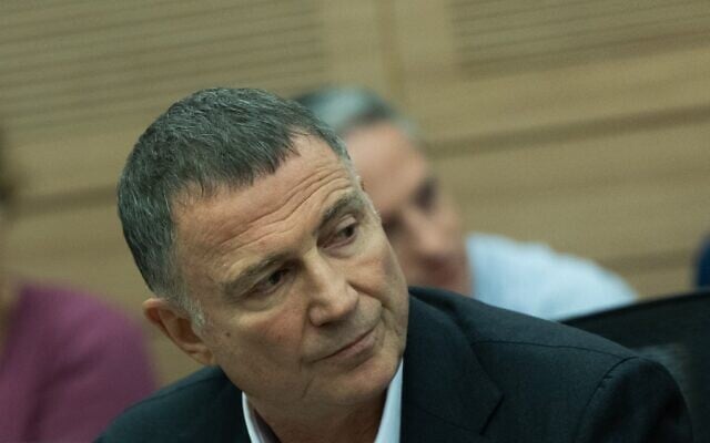 Le député Yuli Edelstein lors d'une réunion de la commission des Affaires étrangères et de la Défense de la Knesset, à Jérusalem, le 1ᵉʳ décembre 2025. (Crédit : Yonatan Sindel/Flash90)