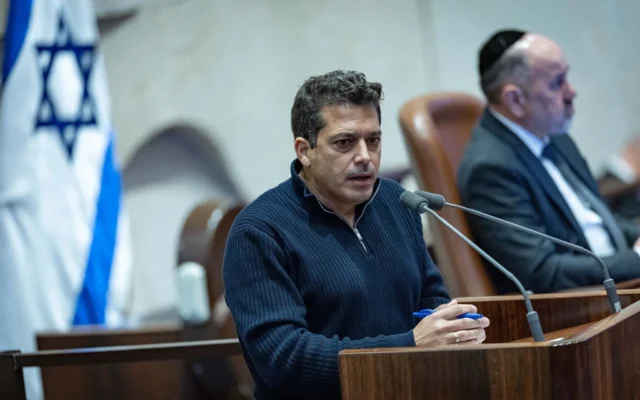 Le ministre des Affaires de la diaspora, Amichai Chikli, à la Knesset le 24 décembre 2025. (Crédit : Yonatan Sindel/Flash90) Le ministre des Affaires de la diaspora, Amichai Chikli, à la Knesset le 24 décembre 2025. (Crédit : Yonatan Sindel/Flash90)