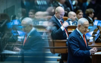 Le Premier ministre Benjamin Netanyahu s'exprimant lors d'un débat dit "des 40 signatures", à la Knesset, à Jérusalem, le 5 janvier 2026. (Crédit : Yonatan Sindel/Flash90)