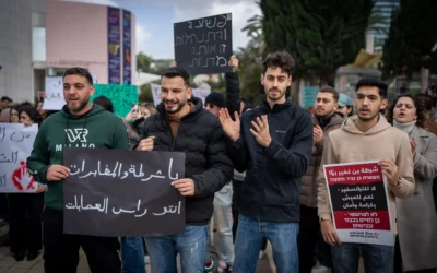 Des étudiants de l’université de Tel Aviv manifestent contre la violence au sein des communautés arabes, le 12 janvier 2026. (Crédit : Erik Marmor/FLASH90)