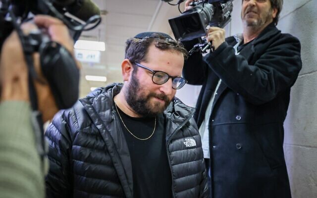 Jonatan Urich arrivant pour une audience, au tribunal de Rishon Lezion, le 14 janvier 2026. (Crédit : Jonathan Shaul/Flash90) Jonatan Urich arrivant pour une audience, au tribunal de Rishon Lezion, le 14 janvier 2026. (Crédit : Jonathan Shaul/Flash90)