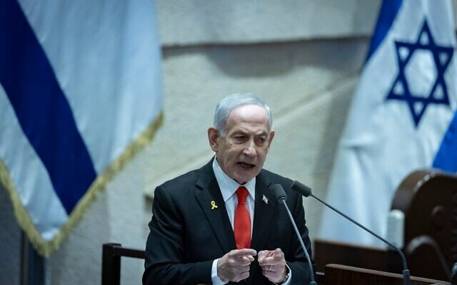 Le Premier ministre Benjamin Netanyahu s'adresse à l'assemblée plénière de la Knesset à Jérusalem, le 19 janvier 2026. (Crédit : Chaim Goldberg/Flash90)