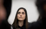 La surintendante de police Rinat Saban arrive au tribunal de Jérusalem pour une audience concernant le refus du ministre de la Sécurité intérieure, Itamar Ben Gvir, de valider sa promotion, le 25 janvier 2026. (Yonatan Sindel/Flash90)