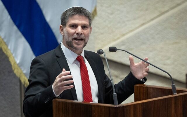 Le ministre des Finances Bezalel Smotrich s'adressant aux législateurs avant la première lecture du budget de l'État 2026, le 28 janvier 2026. (Crédit : Oren Ben Hakoon/Flash90) Le ministre des Finances Bezalel Smotrich s'adressant aux législateurs avant la première lecture du budget de l'État 2026, le 28 janvier 2026. (Crédit : Oren Ben Hakoon/Flash90)