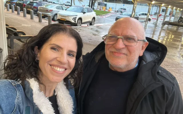 Yaakov Harari avec sa fille Yael. (Autorisation de la famille, via le ministère des Affaires étrangères)