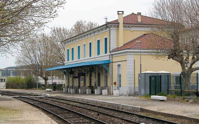 Gare de Crest dans la Drôme. (Crédit : Philippe BRENET — Travail personnel / CC BY 3.0)