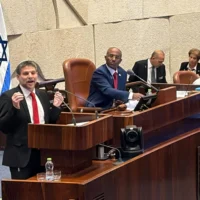 Le ministre des Finances Bezalel Smotrich devant la Knesset, le 28 janvier 2026. Illustration (Crédit : Sam Sokol/Times of Israel)