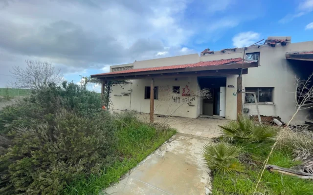 La maison de la famille Dvori dans le kibboutz Beeri, au sud d’Israël, le 13 janvier 2026. (Crédit : Sue Surkes/Times of Israel) La maison de la famille Dvori dans le kibboutz Beeri, au sud d’Israël, le 13 janvier 2026. (Crédit : Sue Surkes/Times of Israel)