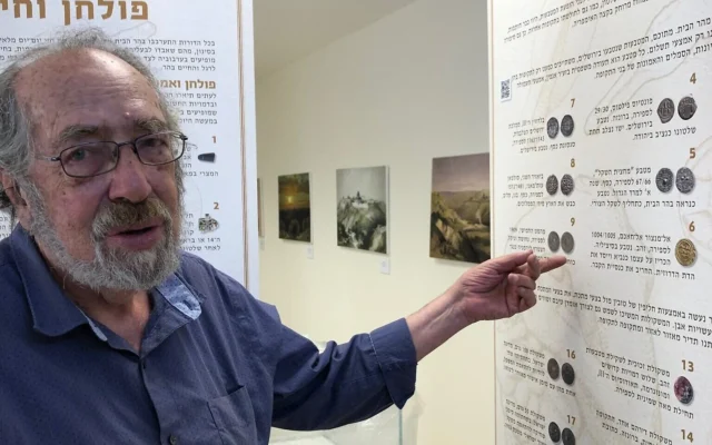 Le professeur Gabriel Barkay, codirecteur du projet de fouille du mont du Temple, le 30 mai 2019. (Crédit : Amanda Borschel-Dan/Times of Israel)