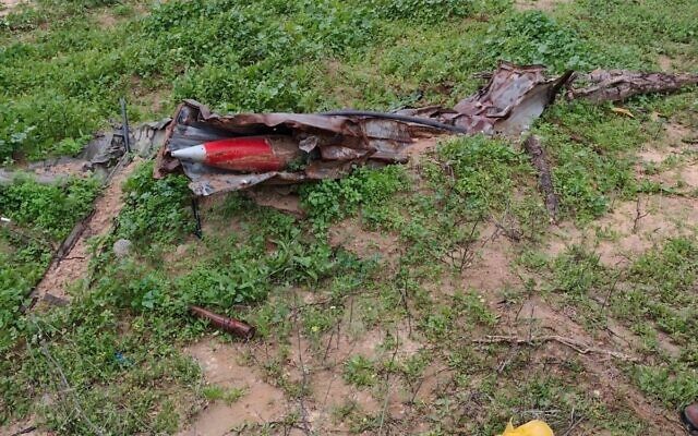 Un vieux lance-roquettes chargé découvert par l'armée israélienne dans le nord de Gaza, le 9 janvier 2026. (Crédit : Armée israélienne) Un vieux lance-roquettes chargé découvert par l'armée israélienne dans le nord de Gaza, le 9 janvier 2026. (Crédit : Armée israélienne)
