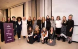 Shoshanna Keats Jaskoll de Chochmat Nashim, deuxième à partir de la gauche, avec les lauréates des Women of Iron mises à l'honneur, en décembre 2025. (Crédit : Nili Auerbacher/PR)