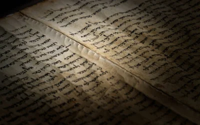 Le Grand Rouleau d'Isaïe, le plus ancien livre presque complet de la Bible hébraïque, qui date de près de 2 200 ans. (Giorgio Skory/Projet de publication des grottes de Qumran)