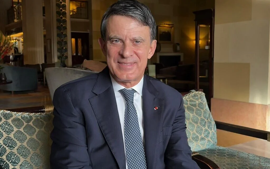 L’ex-Premier ministre français Manuel Valls donnant une interview au Times of Israel, à Jérusalem, le 15 janvier 2025. (Crédit : Lazar Berman/The Times of Israel) L’ex-Premier ministre français Manuel Valls donnant une interview au Times of Israel, à Jérusalem, le 15 janvier 2025. (Crédit : Lazar Berman/The Times of Israel)