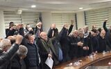 Les dirigeants des partis arabes célébrant la signature d’un accord visant à rétablir la Liste arabe unie, à Sakhnin, le 22 janvier 2026. (Crédit : Hadash-Taal)