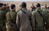 Le chef d'état-major de l'armée israélienne, le lieutenant-général Eyal Zamir, s'adresse aux soldats ultra-orthodoxes de l'unité de défense terrestre de la base aérienne de Nevatim, dans le sud d'Israël, le 21 janvier 2026. (Crédit : Armée israélienne)