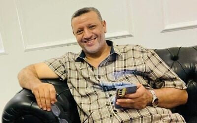 Muhammad al-Hawli, haut responsable de la branche armée du Hamas, sur une photo non datée publiée après son assassinat présumé par Israël à Deir al-Balah, dans le centre de Gaza, le 15 janvier 2026. (Crédit : Utilisée conformément à la clause 27a de la loi sur le droit d'auteur) Muhammad al-Hawli, haut responsable de la branche armée du Hamas, sur une photo non datée publiée après son assassinat présumé par Israël à Deir al-Balah, dans le centre de Gaza, le 15 janvier 2026. (Crédit : Utilisée conformément à la clause 27a de la loi sur le droit d'auteur)