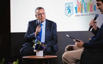 Le maire de Jérusalem, Moshe Lion, lors de la conférence sur les projets d'avenir de Jérusalem, le 21 janvier 2026. (Crédit : Neo Media)