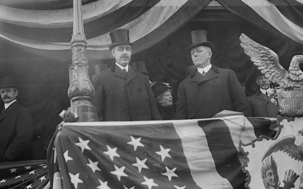 Le ched de la police de New York, Theodore Alfred Bingham (à gauche), avec le maire de l'époque, George Brinton McClellan Jr., sur une photo non datée. Bingham a été chef de la police du 1er janvier 1906 au 1er juillet 1909. (Bain News Service/Bibliothèque du Congrès via la JTA) Le ched de la police de New York, Theodore Alfred Bingham (à gauche), avec le maire de l'époque, George Brinton McClellan Jr., sur une photo non datée. Bingham a été chef de la police du 1er janvier 1906 au 1er juillet 1909. (Bain News Service/Bibliothèque du Congrès via la JTA)