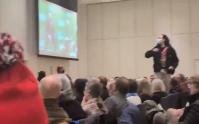 Ezra Klein, critique d'Israël, lors d'une conférence  au Sarah Lawrence College. (Capture d'écran)
