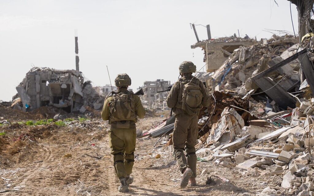 Des soldats de l'armée israélienne opérant à Gaza-City lors de la recherche du corps du sergent-chef Ran Gvili, sur une photo diffusée le 27 janvier 2026. (Crédit : Armée israélienne) Des soldats de l'armée israélienne opérant à Gaza-City lors de la recherche du corps du sergent-chef Ran Gvili, sur une photo diffusée le 27 janvier 2026. (Crédit : Armée israélienne)