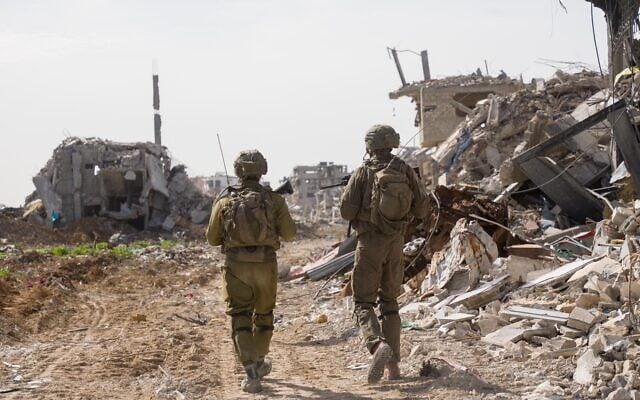 Des soldats de l'armée israélienne opérant à Gaza-City lors de la recherche du corps du sergent-chef Ran Gvili, sur une photo diffusée le 27 janvier 2026. (Crédit : Armée israélienne)