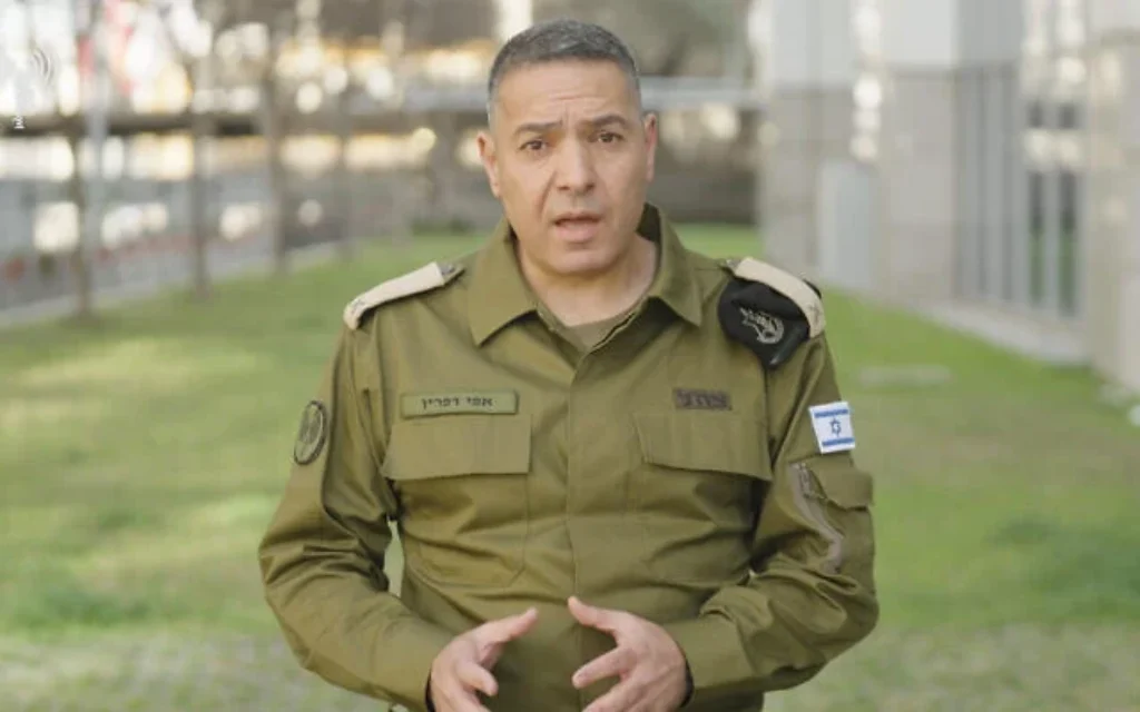 Le porte-parole de Tsahal, le général de brigade Effie Defrin, publie une déclaration vidéo, le 20 février 2026. (Armée israélienne)
