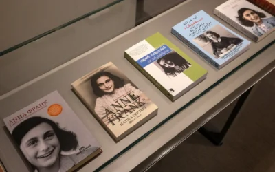 Le Journal d’Anne Frank a été traduit dans plus de 75 langues. (Crédit : John Halpern/JTA)