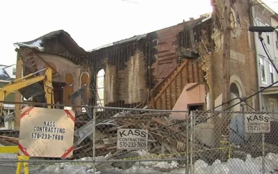 Un mur extérieur de la synagogue Beth Israel abandonnée à Mahanoy City s’est effondré le 12 février 2026. (Crédit : WFMZ/YouTube/JTA) Un mur extérieur de la synagogue Beth Israel abandonnée à Mahanoy City s’est effondré le 12 février 2026. (Crédit : WFMZ/YouTube/JTA)