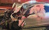 Les restes d'une voiture qui est entrée en collision avec un bus après que ses occupants ont été tués par balle dans le cadre d'une querelle entre deux familles mafieuses rivales, le 3 février 2026. (Crédit : Magen David Adom)