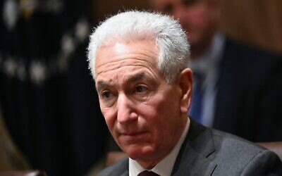 L'ambassadeur américain en France, Charles Kushner, dans la salle du Cabinet de la Maison Blanche, à Washington, le 25 mars 2025. (Crédit : Mandel Ngan/AFP)