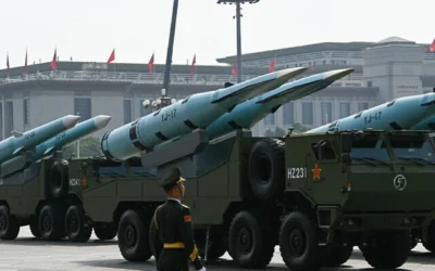Des missiles anti-navires supersoniques chinois YJ-17 lors d'un défilé militaire à l'occasion du 80e anniversaire de la victoire sur le Japon et de la fin de la Seconde Guerre mondiale, à Pékin, le 3 septembre 2025. (GREG BAKER / AFP) Des missiles anti-navires supersoniques chinois YJ-17 lors d'un défilé militaire à l'occasion du 80e anniversaire de la victoire sur le Japon et de la fin de la Seconde Guerre mondiale, à Pékin, le 3 septembre 2025. (GREG BAKER / AFP)