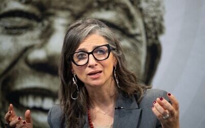 La rapporteuse spéciale des Nations unies pour les Territoires palestiniens anti-Israël, Francesca Albanese, au Cap, en Afrique du Sud, le 28 octobre 2025. (Crédit : Rodger Bosch/AFP)