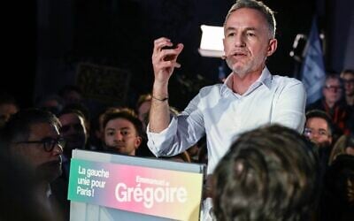 Emmanuel Grégoire lors d’un meeting à Paris, le 14 janvier 2026. (Crédit : Martin Lelievre/AFP)
