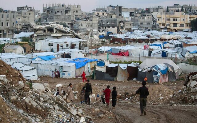 A Gaza, des abris en fibre de verre pour des milliers de déplacés The — free download