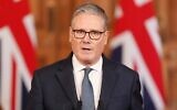 Le Premier ministre britannique Keir Starmer s’exprimant à la suite des frappes américaines et israéliennes contre l’Iran, depuis Downing Street, dans le centre-ville de Londres, le 28 février 2026. (Crédit : Jonathan Brady/AFP)