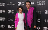 L'ancien ministre français de la Culture, Jack Lang, et son épouse, Monique Lang, posent lors de la cérémonie de clôture du Festival international du film de la mer Rouge, à Djeddah, en Arabie saoudite, lundi 13 décembre 2021. (Crédit : AP/Amr Nabil)