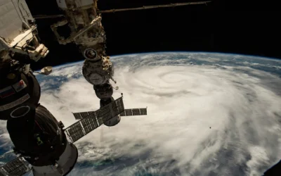Photo d'Illustration : sur cette image satellite fournie par la NASA; l'ouragan Ian, photographié depuis la Station spatiale internationale, juste au sud de Cuba, gagnant en puissance et se dirigeant vers la Floride, le 26 septembre 2022.  (Crédit : NASA via AP)