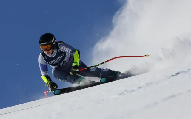 L’Israélienne Noa Szollos dévale la piste lors de l’épreuve de super-G du combiné féminin des Championnats du monde de ski alpin, à Méribel, en France, le 6 février 2023. (Crédit : Marco Trovati/AP) L’Israélienne Noa Szollos dévale la piste lors de l’épreuve de super-G du combiné féminin des Championnats du monde de ski alpin, à Méribel, en France, le 6 février 2023. (Crédit : Marco Trovati/AP)