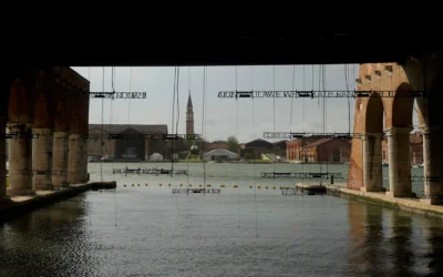 Vue extérieure de l'Arsenal pendant la 60e Biennale des arts à Venise, en Italie, le 16 avril 2024. (Crédit : AP Photo/Luca Bruno)