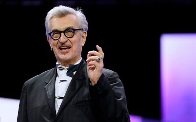 Le président du jury, Wim Wenders, prenant la parole lors de la cérémonie d'ouverture du Festival international du film de Berlin, la Berlinale, à Berlin, le 12 février 2026. (Crédit : Markus Schreiber/AP) Le président du jury, Wim Wenders, prenant la parole lors de la cérémonie d'ouverture du Festival international du film de Berlin, la Berlinale, à Berlin, le 12 février 2026. (Crédit : Markus Schreiber/AP)