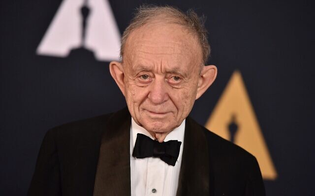Frederick Wiseman arrivant aux Governors Awards 2016, à Los Angeles, le 12 novembre 2016. (Crédit : Jordan Strauss/Invision/AP)