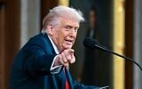 Le président américain Donald Trump prononçant son discours sur l'état de l'Union devant une session conjointe du Congrès dans la salle de la Chambre des représentants, au Capitole, à Washington, le 24 février 2026. (Crédit : Kenny Holston/The New York Times/AP)