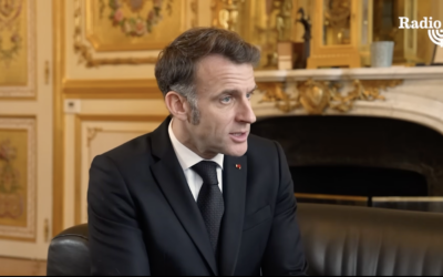 Emmanuel Macron lors de son interview pour Radio J publiée le 15 février 2026. (Crédit : Radio J/YouTube)