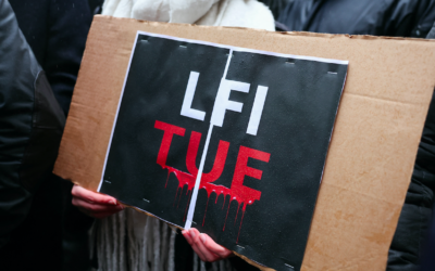 Lors d'un rassemblement d’hommage à Quentin Deranque, à Paris, le 15 février 2026. (Crédit : Alain Jocard/AFP)