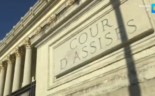 L'entrée de la Cour d'assises du tribunal de Lyon. (Capture d'écran/YouTube)