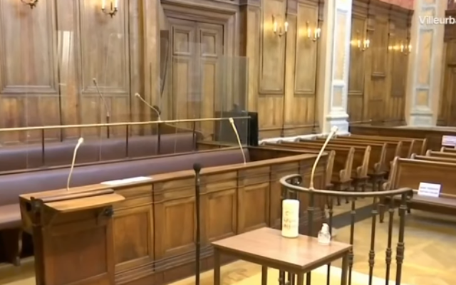 La salle de la Cour d'assises du tribunal de Lyon. (Capture d'écran/YouTube)