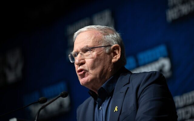 L'ancien chef du Directorat des Renseignements militaires, Amos Yadlin, à Tel Aviv, le 3 décembre 2024. (Crédit : Miriam Alster/Flash90)