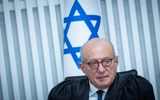 Le juge Alex Stein assistant à une cérémonie à la Cour suprême , à Jérusalem. 18 septembre 2025. (Crédit : Yonatan Sindel/Flash90) Le juge Alex Stein assistant à une cérémonie à la Cour suprême , à Jérusalem. 18 septembre 2025. (Crédit : Yonatan Sindel/Flash90)