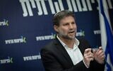 Le ministre des Finances, Bezalel Smotrich, chef du parti HaTzionout HaDatit, présidant une réunion de faction de la Knesset, à Jérusalem, le 19 janvier 2026. (Crédit : Yonatan Sindel/Flash90)